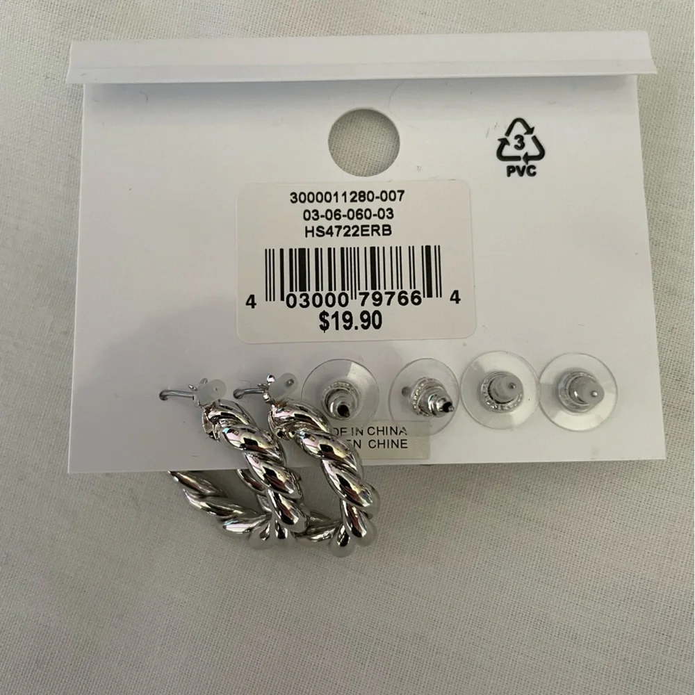 🤍2/$27 Ricki’s NWT 3pc Earrings - Picture 3 of 5